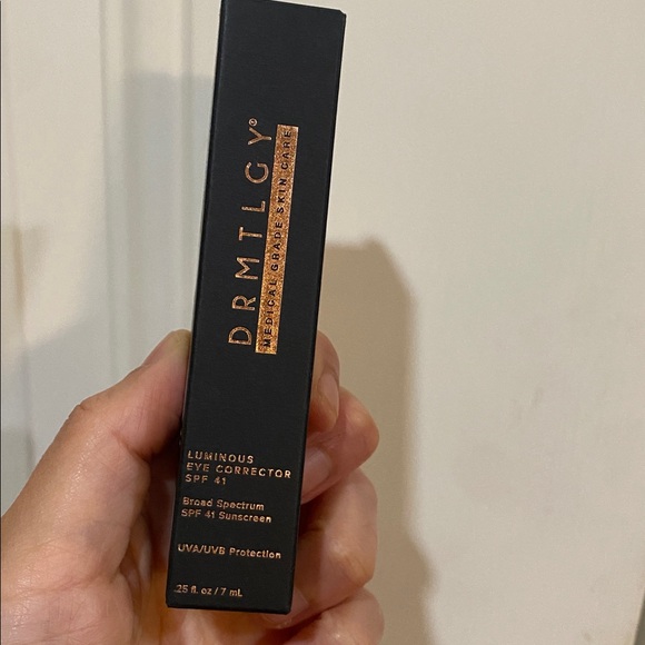 New and sealed DRMTLGY Luminous Eye Corrector SPF 41 UVA UVB protection - Picture 8 of 12